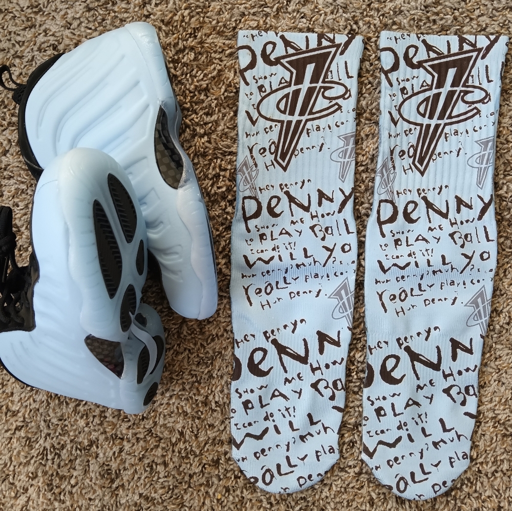 Psychic Blue Foams Socks